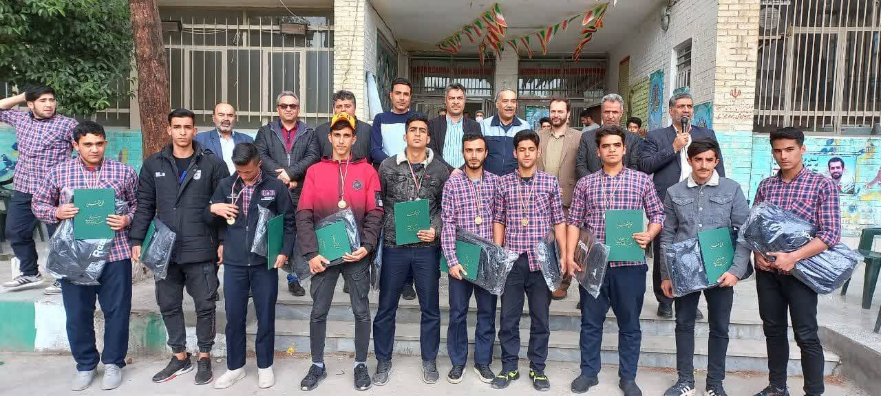 قهرمانی تیم فوتسال هنرستان در مسابقات ناحیه ای